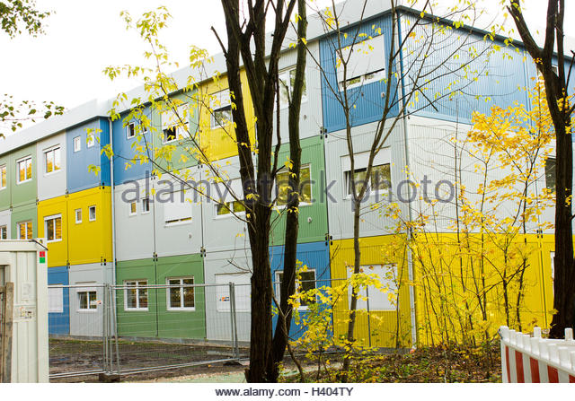 residential-home-for-refugees-in-berlin-germany-mainly-syrian-and-h404ty.jpg