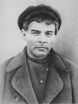 300px-Lenin-last-underground,_1917.jpg