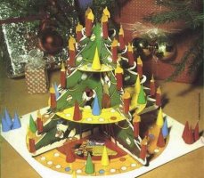 Christmas Time - 1980`s Christmas Tree Board Game via Papermau 003.JPG