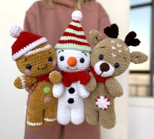 crochet-pattern-deer-gingerbread-and-snowman-christmas-bundle-496x450.jpg