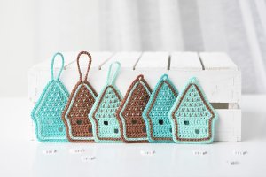 crochet-gingerbread-house-ornament-2.jpg