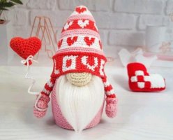Valentine gnome by Pinetki Shop.jpg