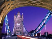 crossing_over,_tower_bridge,_london,_england.jpg