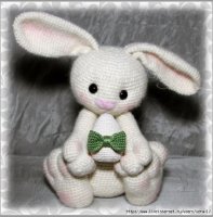 Feher nyuszi tojassal.jpg