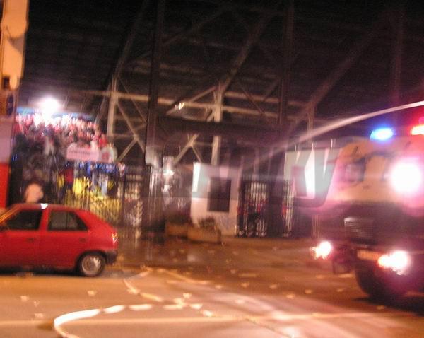 futbal-trnava---slovan-fanusikovia-vodne-delo-policia.jpg