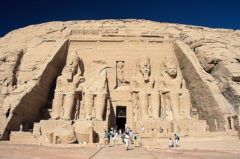 800px-Abu_Simbel%2C_Ramesses_Temple%2C_front%2C_Egypt%2C_Oct_2004.jpg
