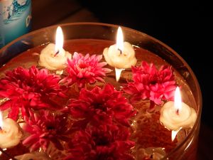 718583_candle_with_flowers.jpg