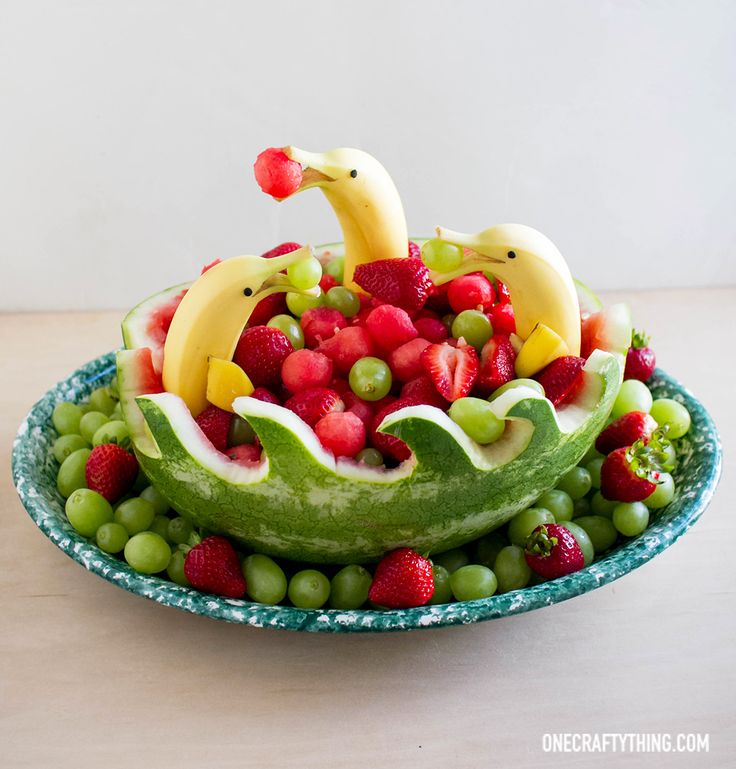 107bbefea1d3d519ae42d550a7104e18--watermelon-crafts-watermelon-fruit-bowls.jpg