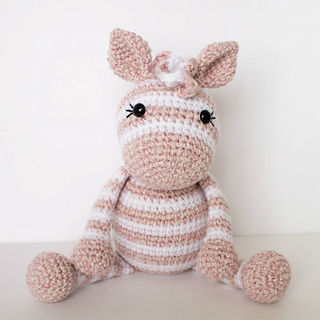 Friendly_crochet_zebra_free_pattern_small2.jpg