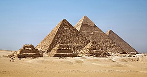 300px-All_Gizah_Pyramids-2.jpg