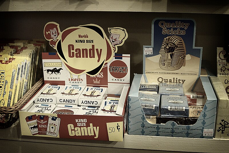 800px-Candy_cigarette_display_in_shop.jpg