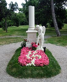 220px-Sankt_Marxer_Friedhof_Mozart-Grabmal_1.jpg
