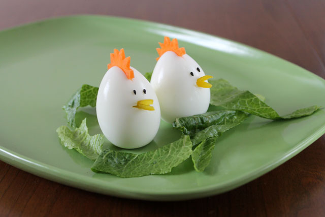chickens-made-from-eggs-easter-decoration1.jpg